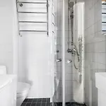 Wehost Modern Scandinavian In Trendy Kallio הלסינקי