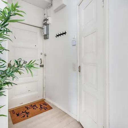 Daire Wehost Modern Scandinavian In Trendy Kallio *